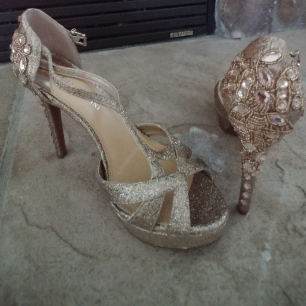Shoes - Picture 4 of 5